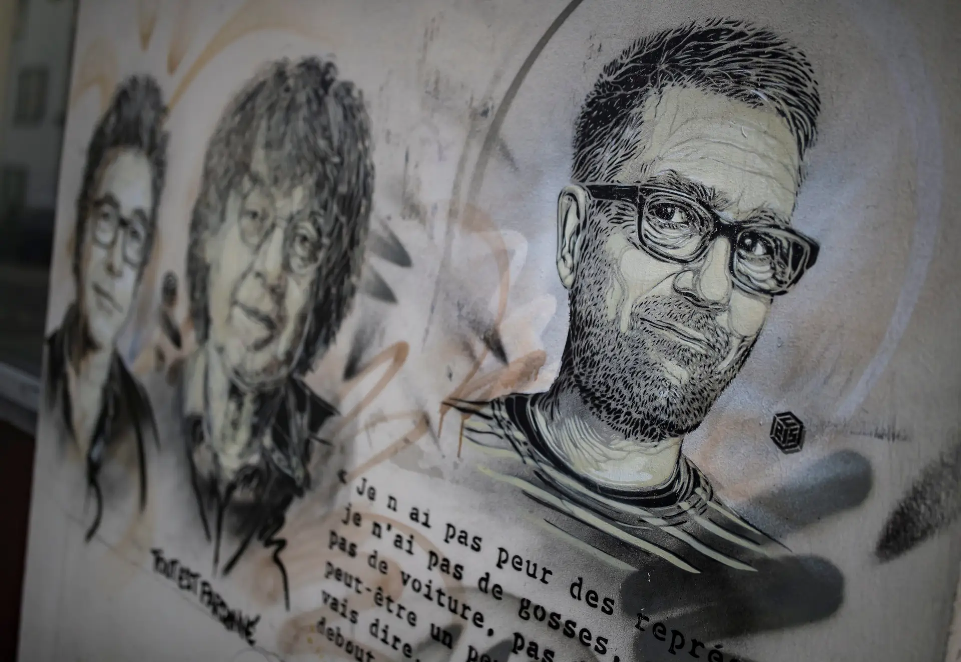 Vítimas do ataque ao Charlie Hebdo homenageadas em Paris