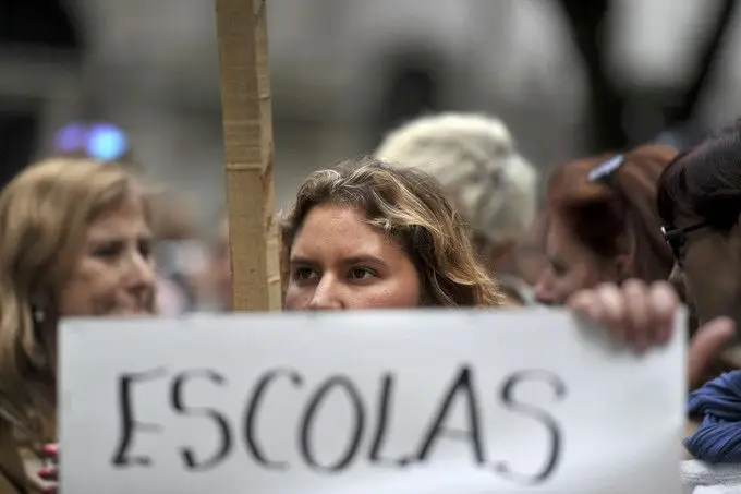 FNE rejeita proposta para vinculação extraordinária de professores