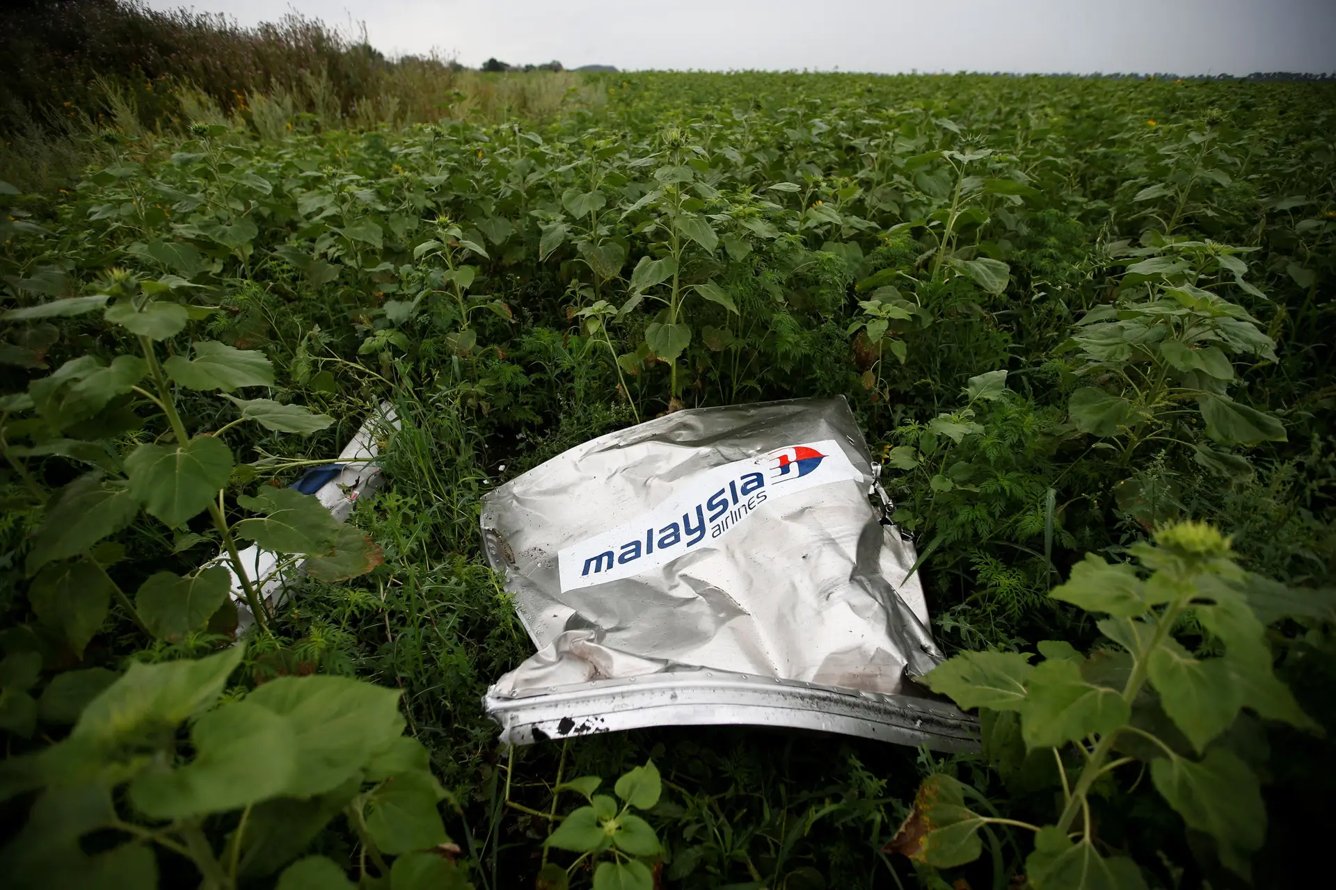 Decisão sobre prolongar buscas pelo avião da Malaysia Airlines tomada até ao fim do mês