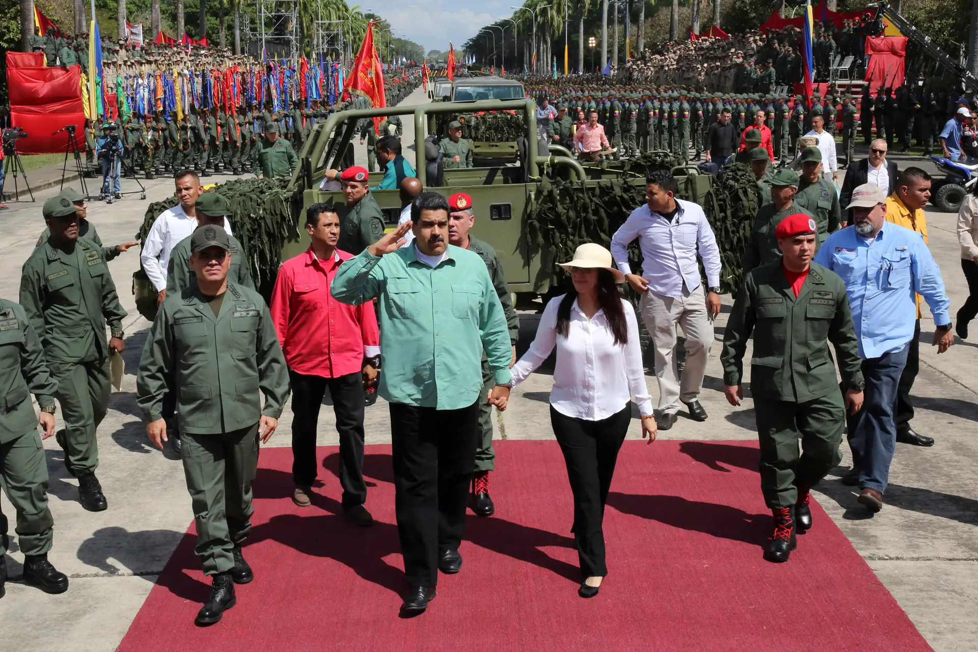 Militares venezuelanos acusam parlamento de desrespeito e reafirmam lealdade ao Presidente