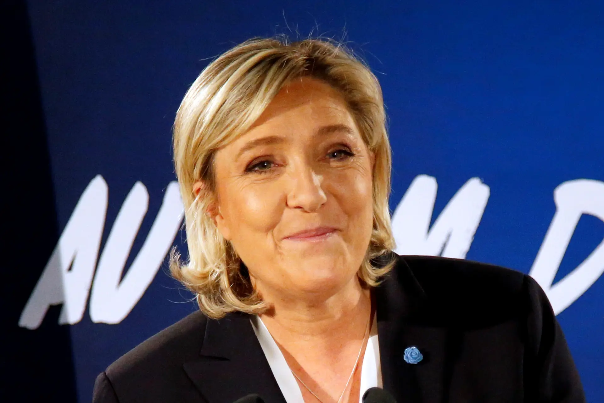 Le Pen defende saída da UE caso Bruxelas não devolva poderes a França