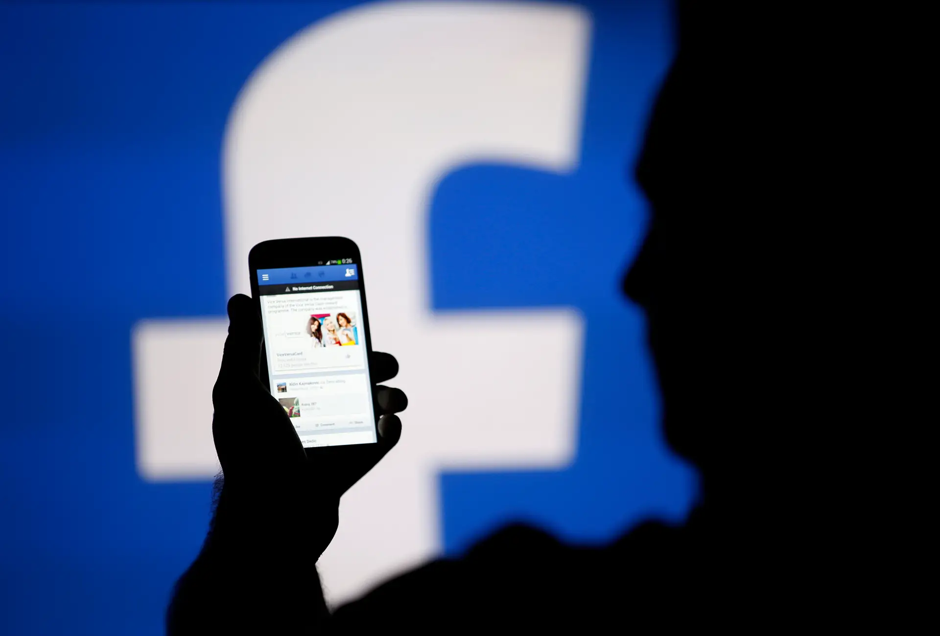Refugiado sírio processa Facebook por publicações falsas