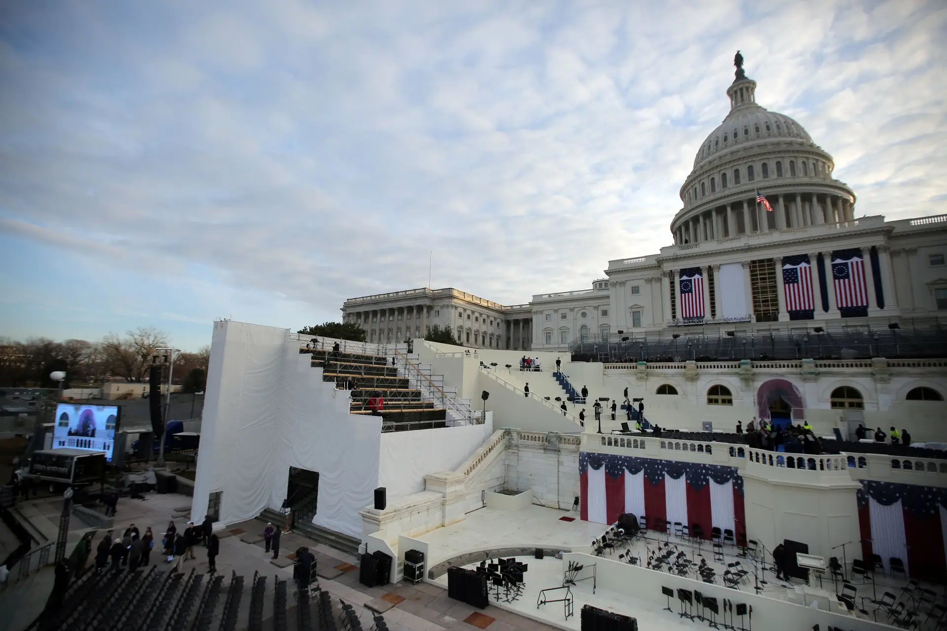 O Capitólio de Washington está a ser preparado para a cerimónia de tomada de posse de Donald Trump.