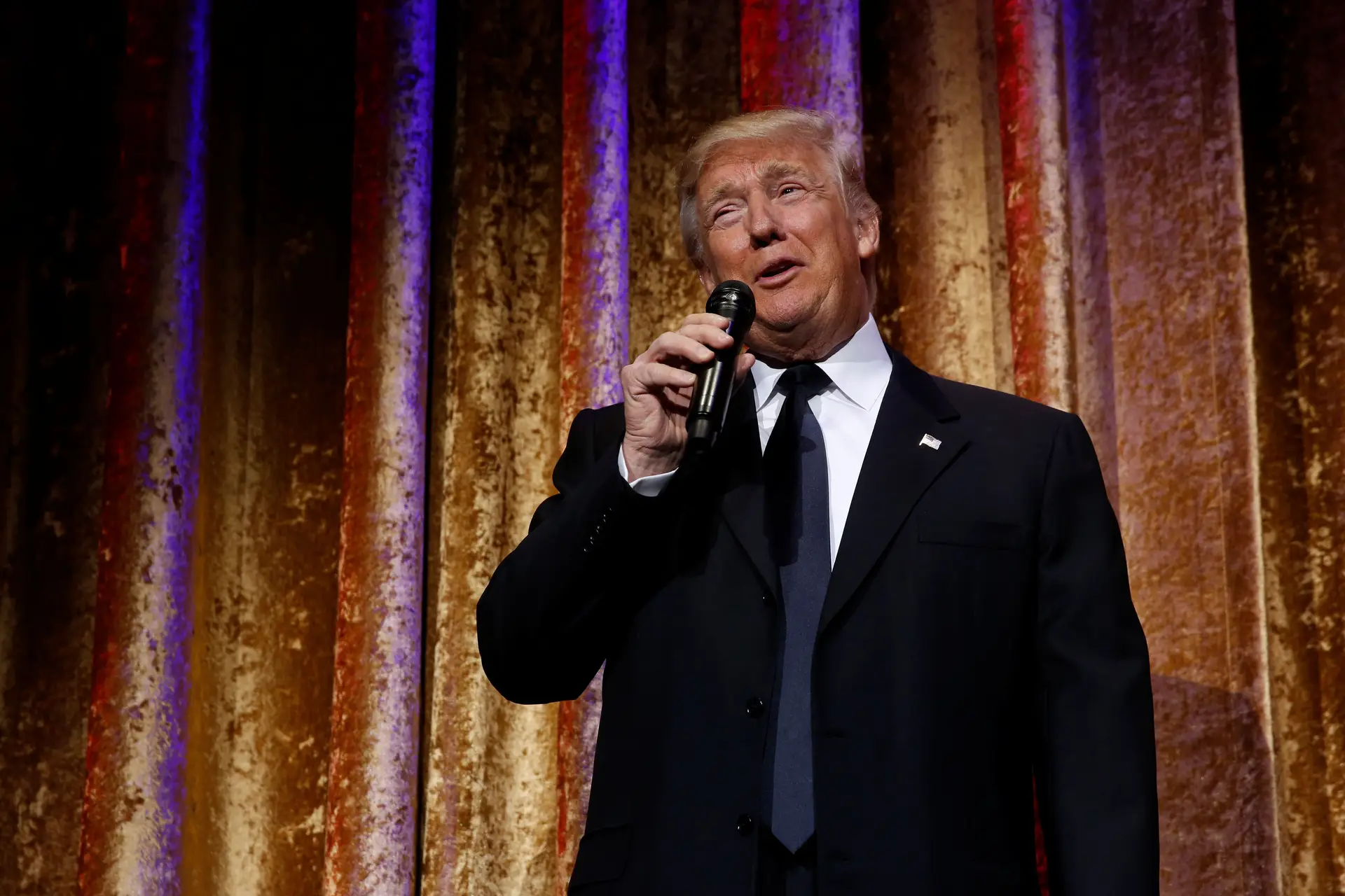 Conflitos de interesse, extremismo e ignorância marcam nomeações de Trump