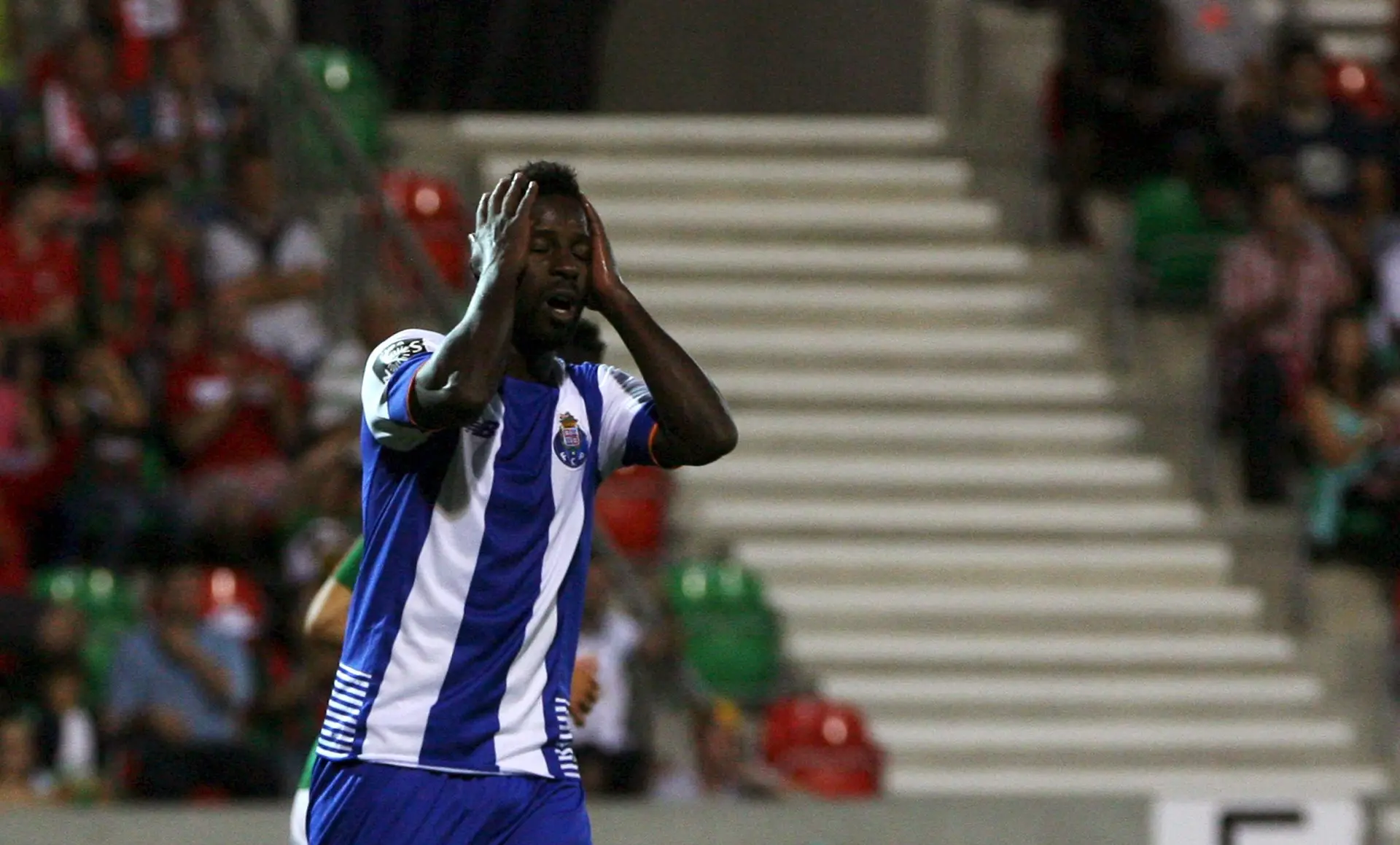 FC Porto confirma transferência de Varela para o Kayserispor