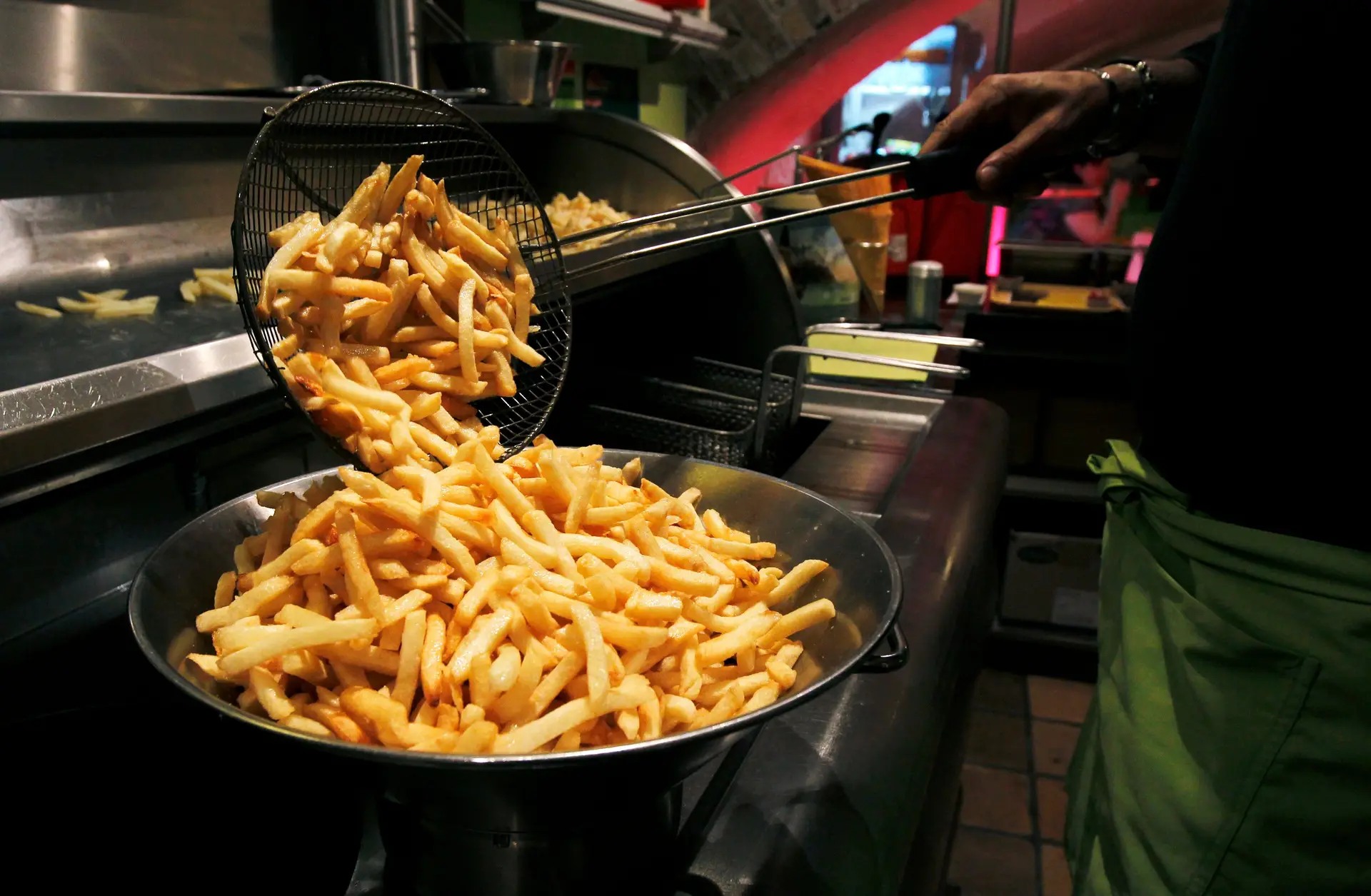 Sabe o que é a acrilamida? É algo a evitar que pode encontrar-se nas torradas e batatas fritas 