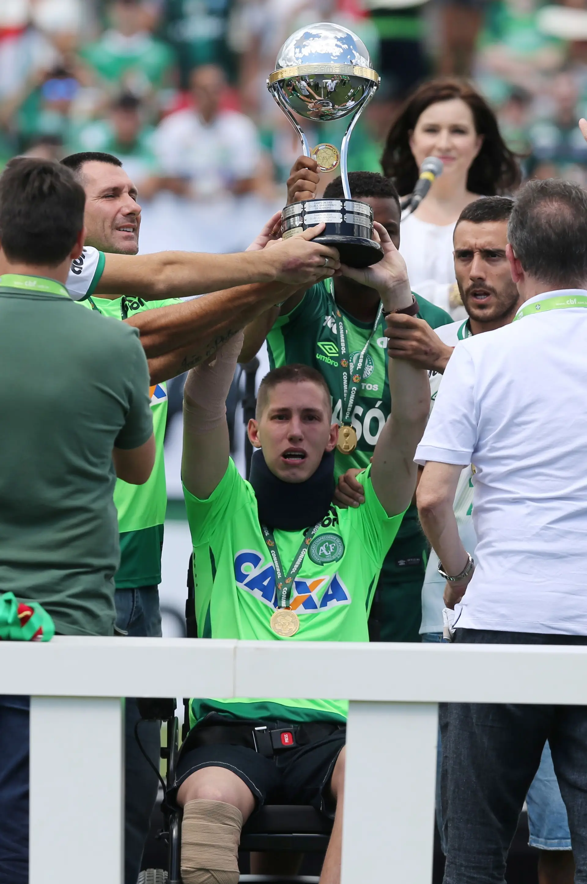 Guarda-redes da Chapecoense relata com emoção os momentos após o acidente