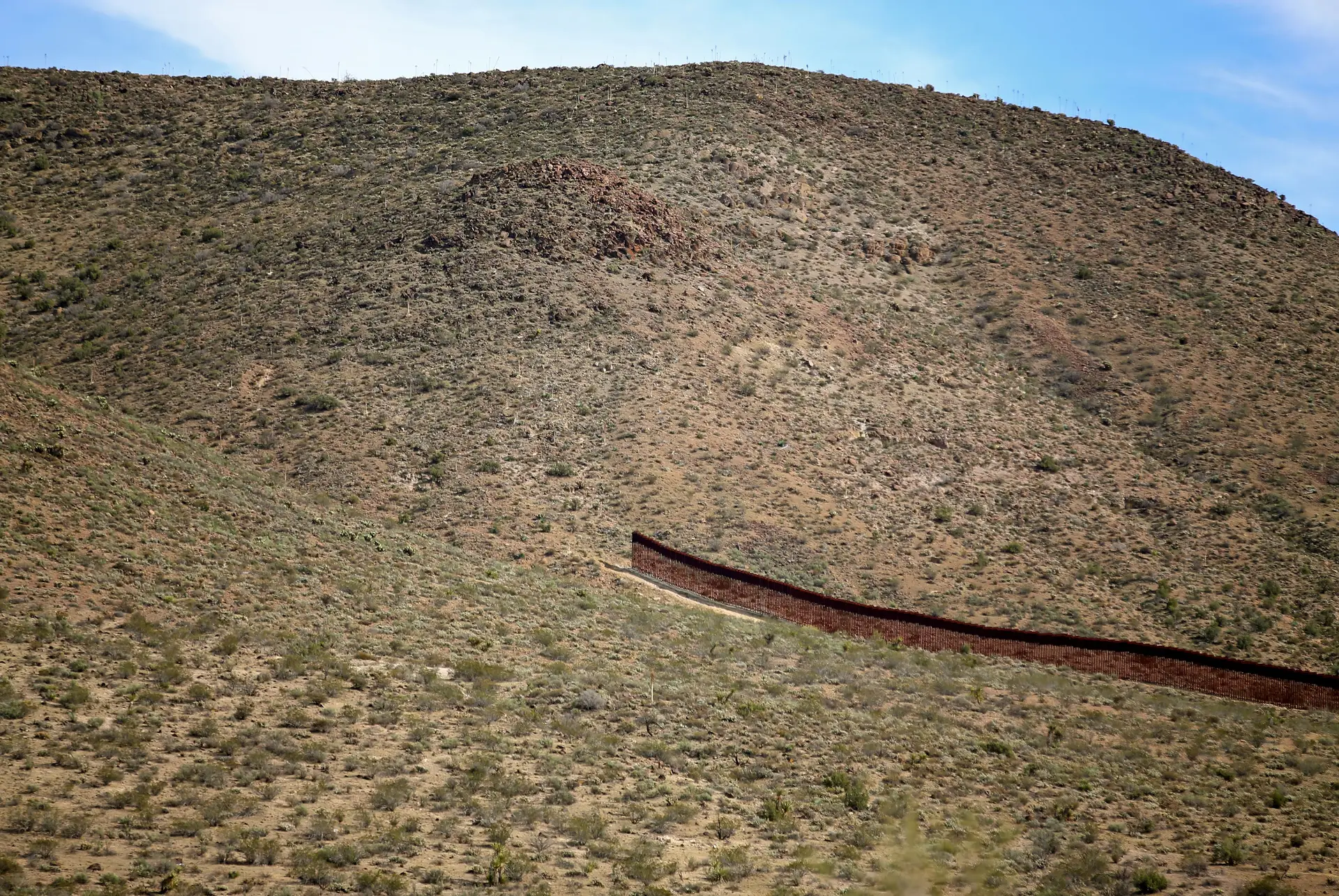 Uma brecha na barreira de Jacumba, Califórnia.