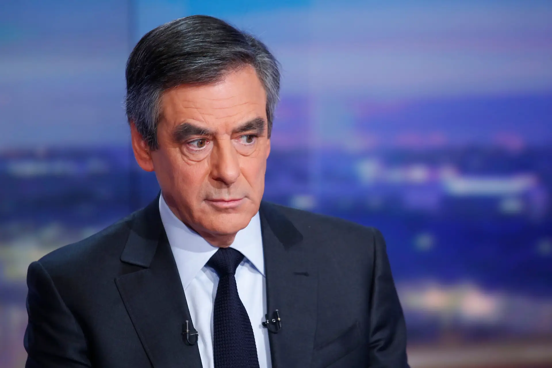 Dois em cada três franceses não ficaram convencidos com explicações de Fillon