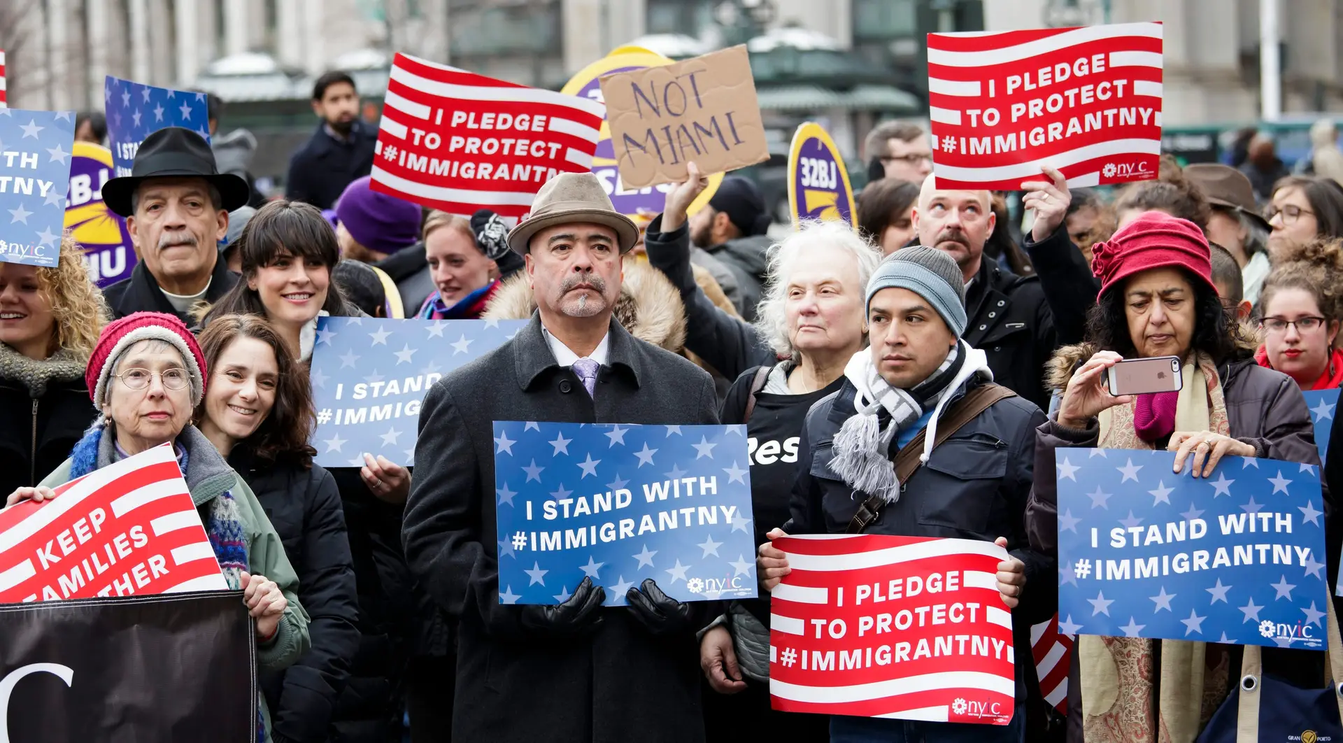 Comissão Europeia analisa efeitos do decreto de imigração de Trump