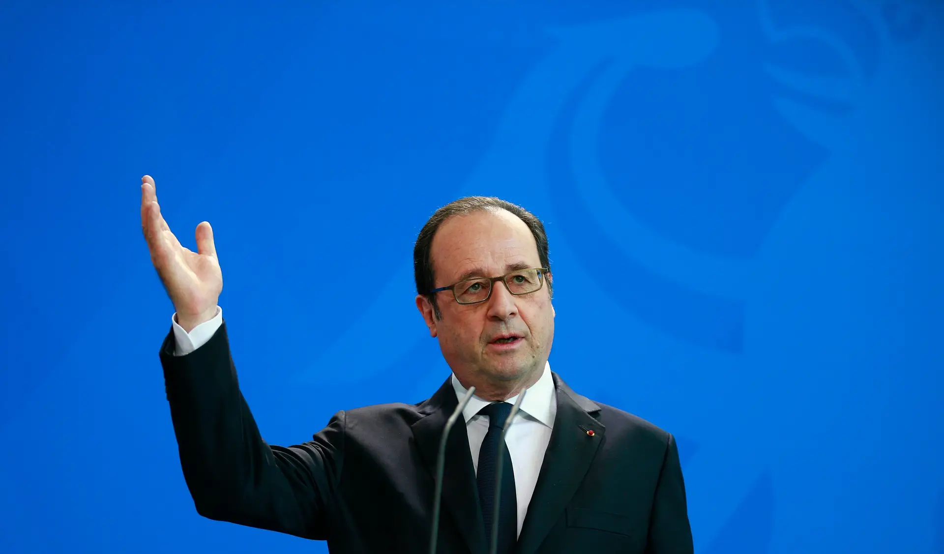 Presidente francês François Hollande condena "odioso" ataque no Quebeque