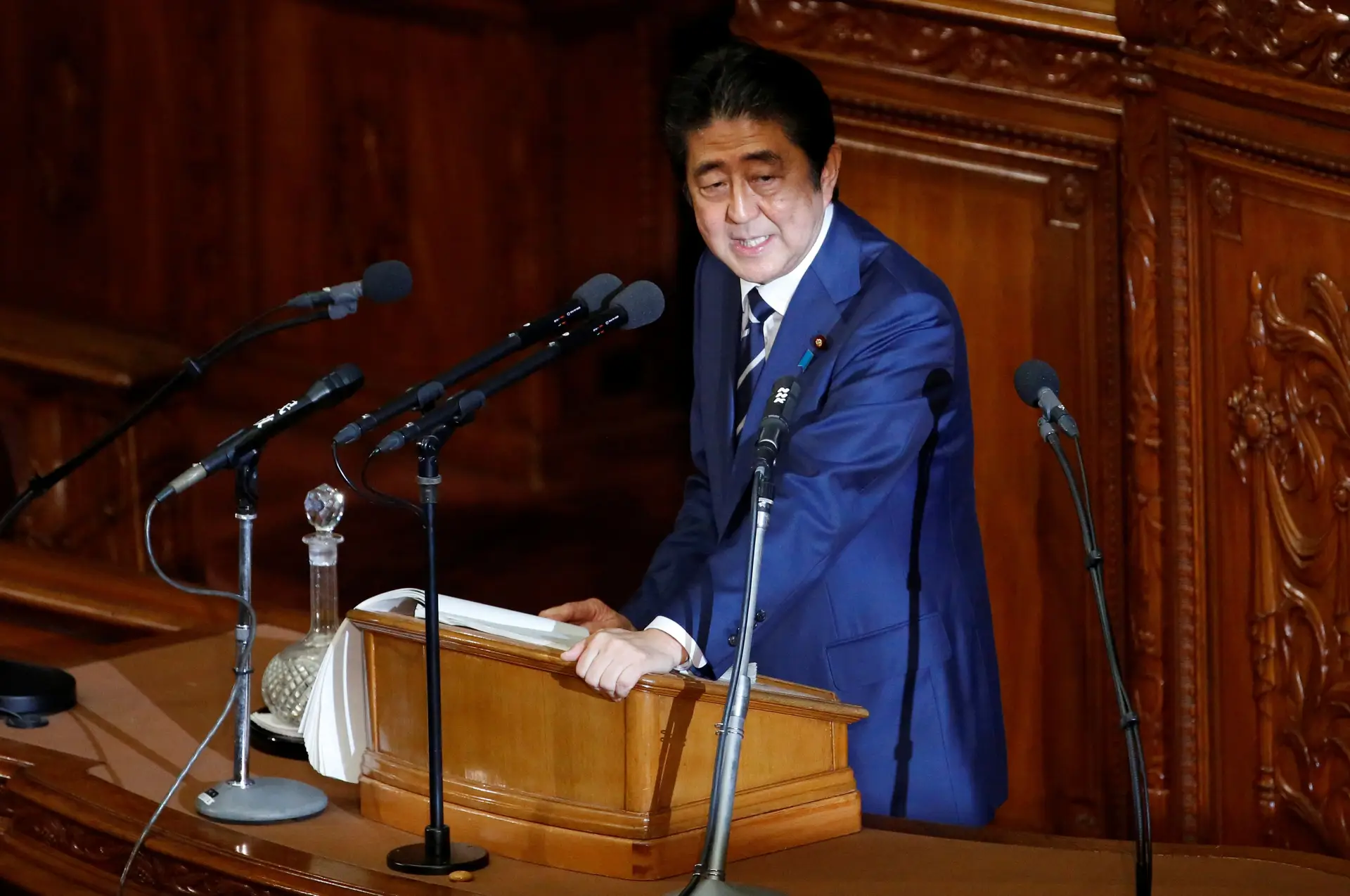 Shinzo Abe vai pedir a Trump que mantenha presença militar no Japão