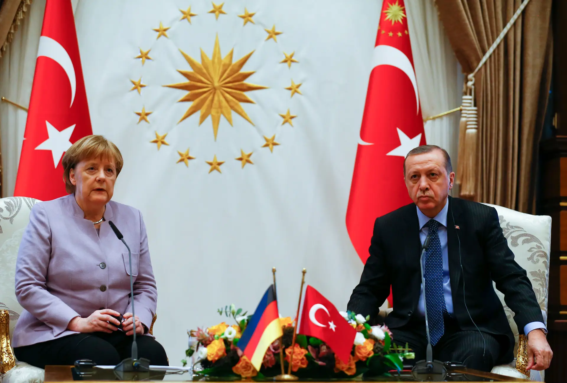 Presidente turco repreende Merkel sobre expressão "terrorismo islamita"