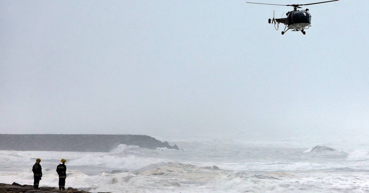 Riprese le ricerche dell'uomo scomparso sulla spiaggia di Costa Nova, ad Aveiro