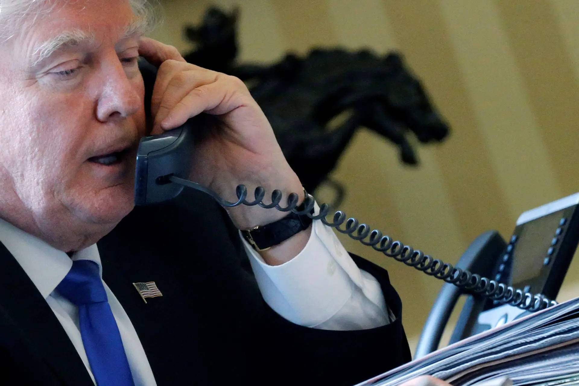 Trump reitera compromisso com a NATO em conversa telefónica com líder turco