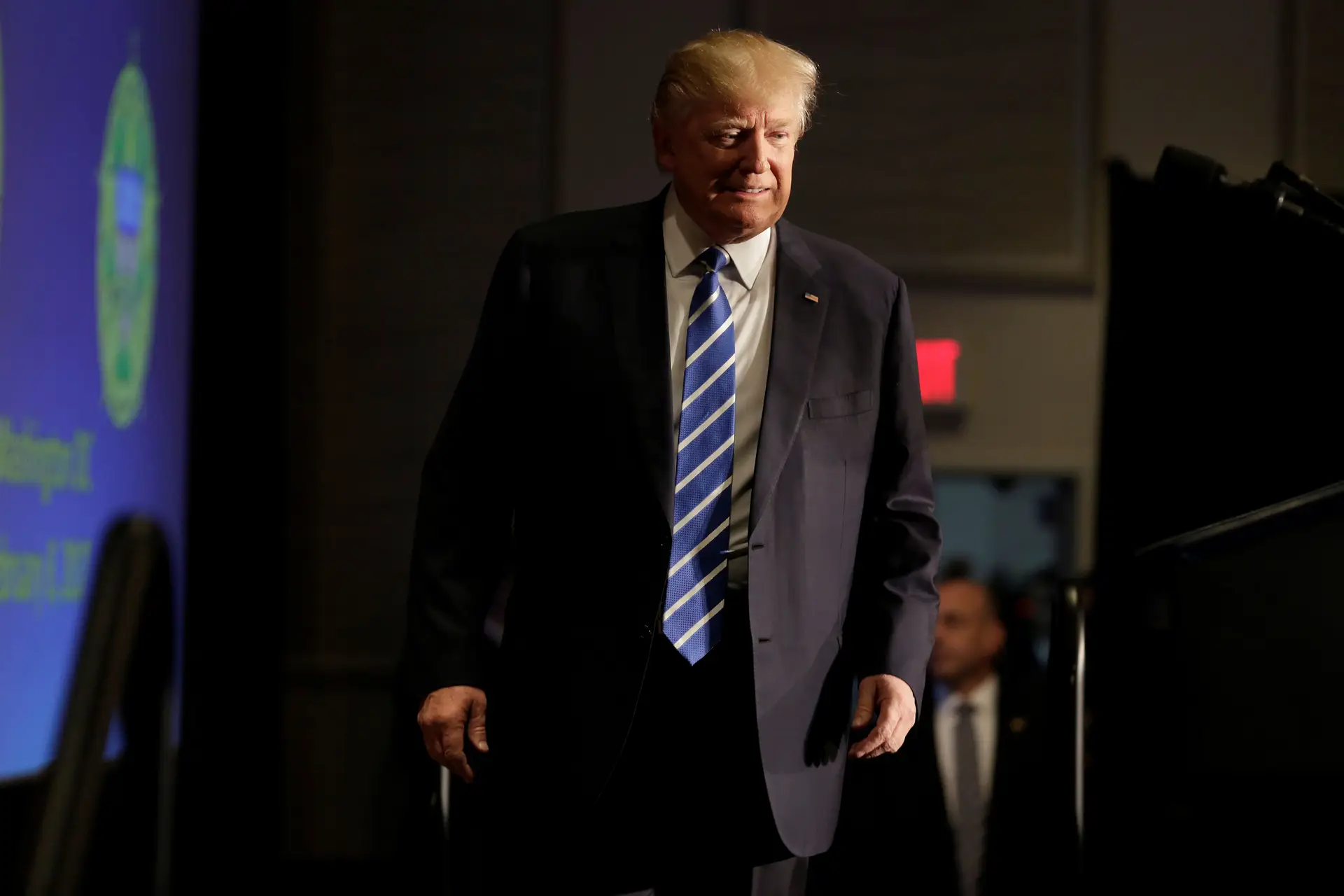 Tribunal mantém suspensão do decreto anti-imigração de Trump