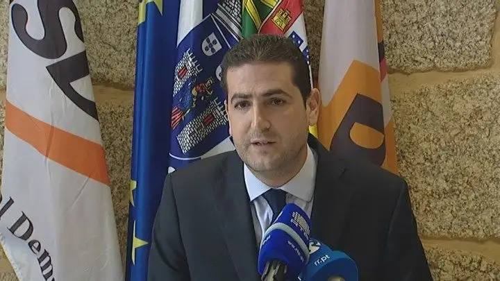 PSD propõe que publicação de transferências para offshores deixe de depender do Governo