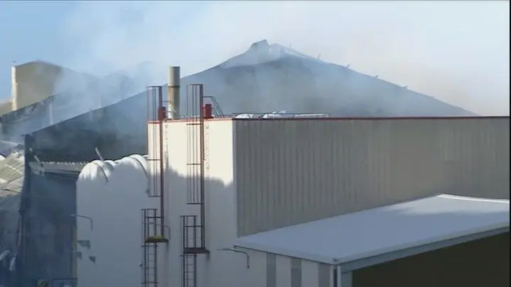 Incêndio obriga moradores de duas localidades de Setúbal a ficarem em casa