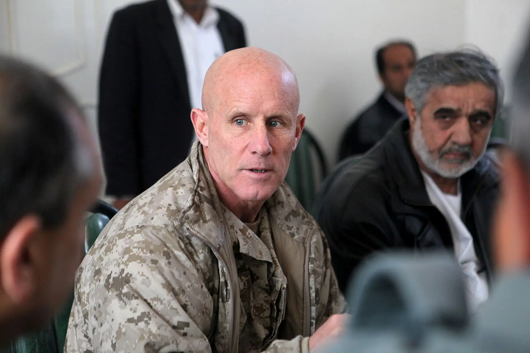 Robert Harward recusa convite de Trump para substituir Michael Flynn