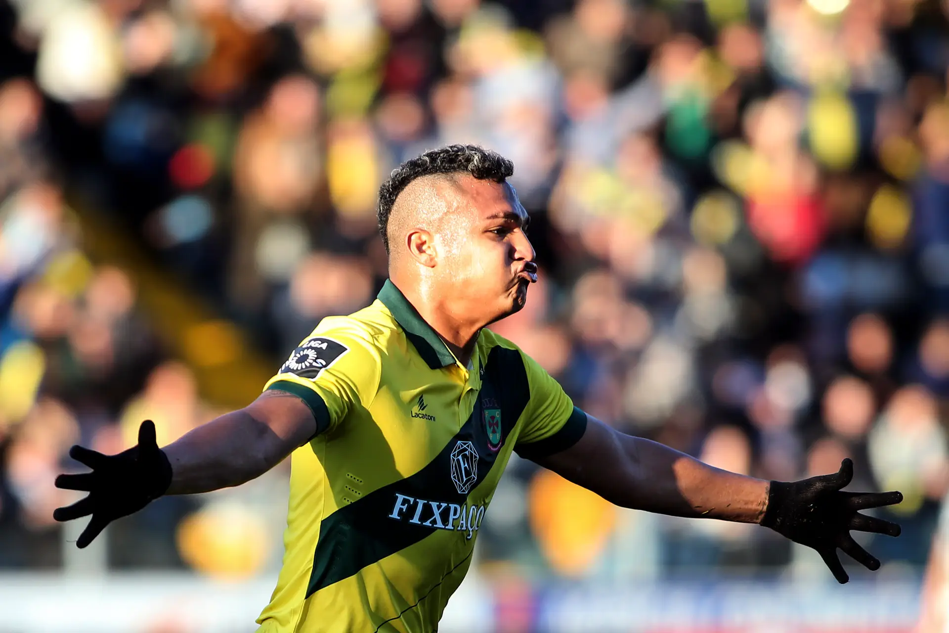 Paços de Ferreira vence Vitória de Setúbal com um bis de Welthon