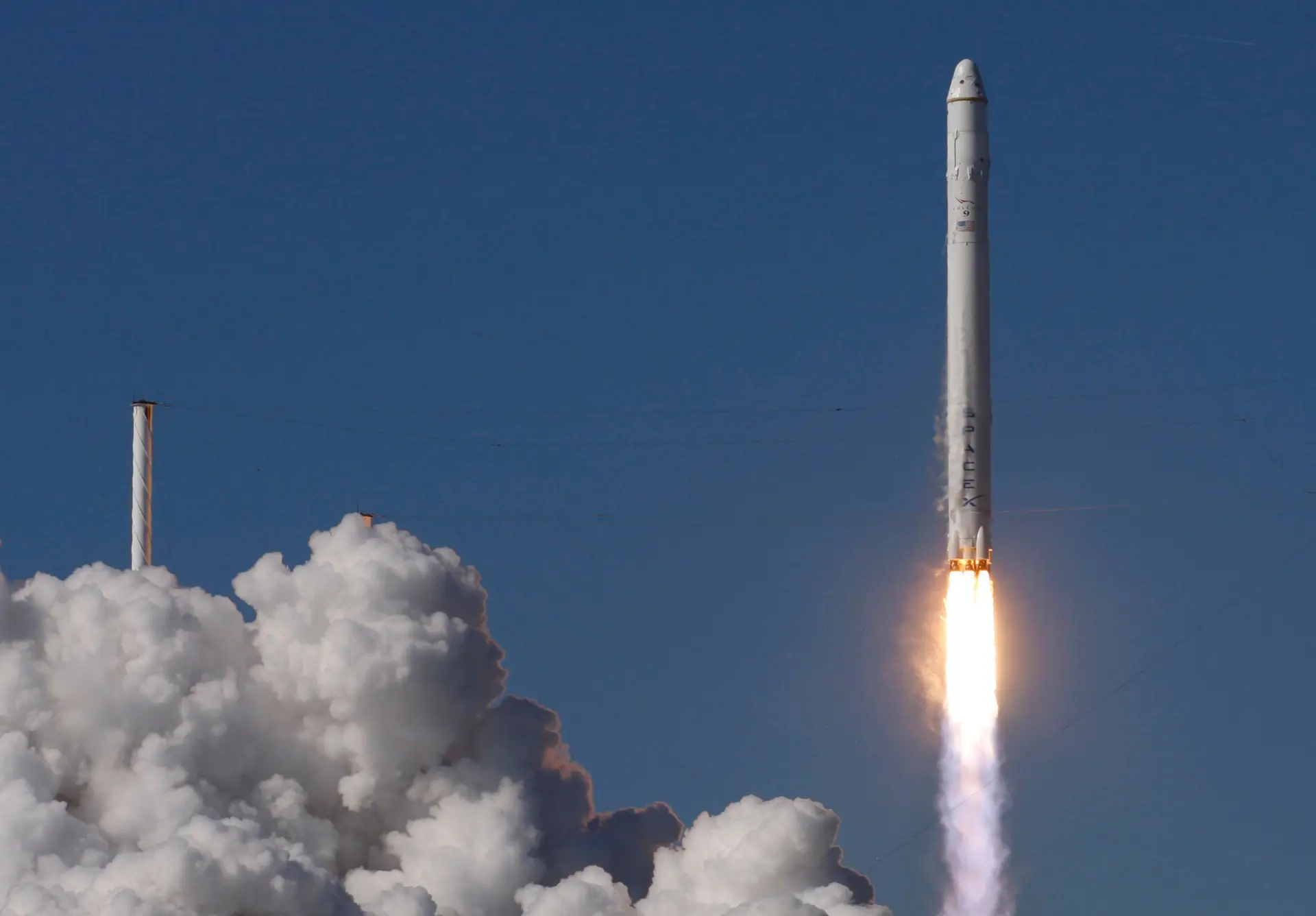 Problemas técnicos adiam aproximação de cápsula à Estação Espacial