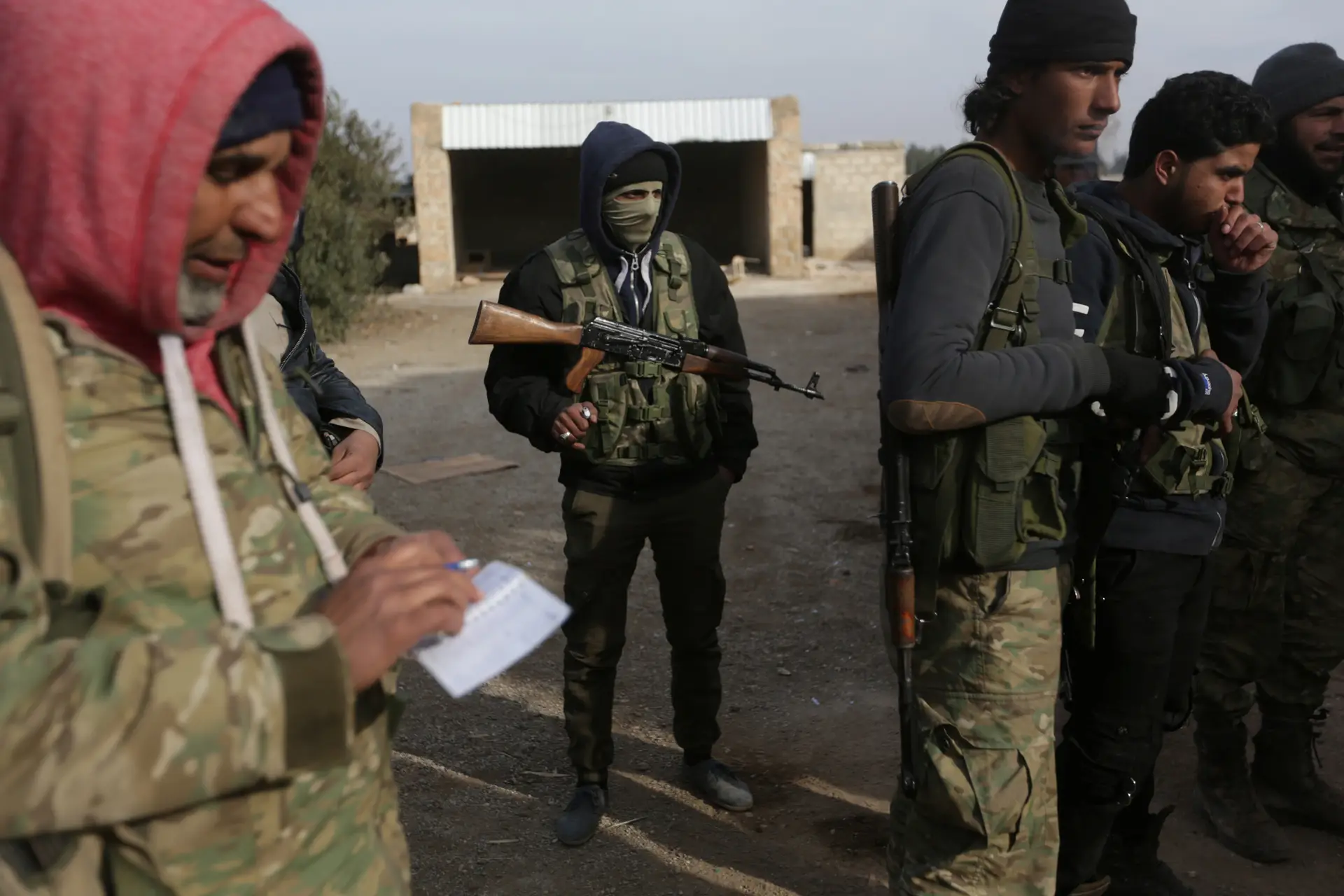 Número de mortos em Al-Bab sobe para 77