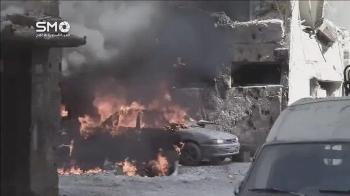 Regime sírio lança ataques aéreos em Douma
