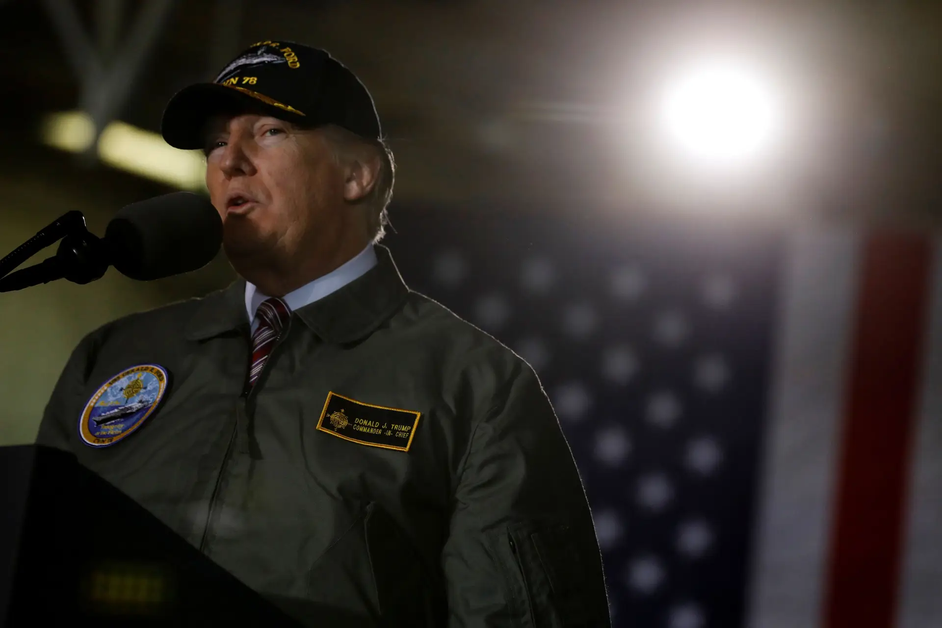 Trump diz que Procurador-geral deve manter-se na investigação à interferência russa