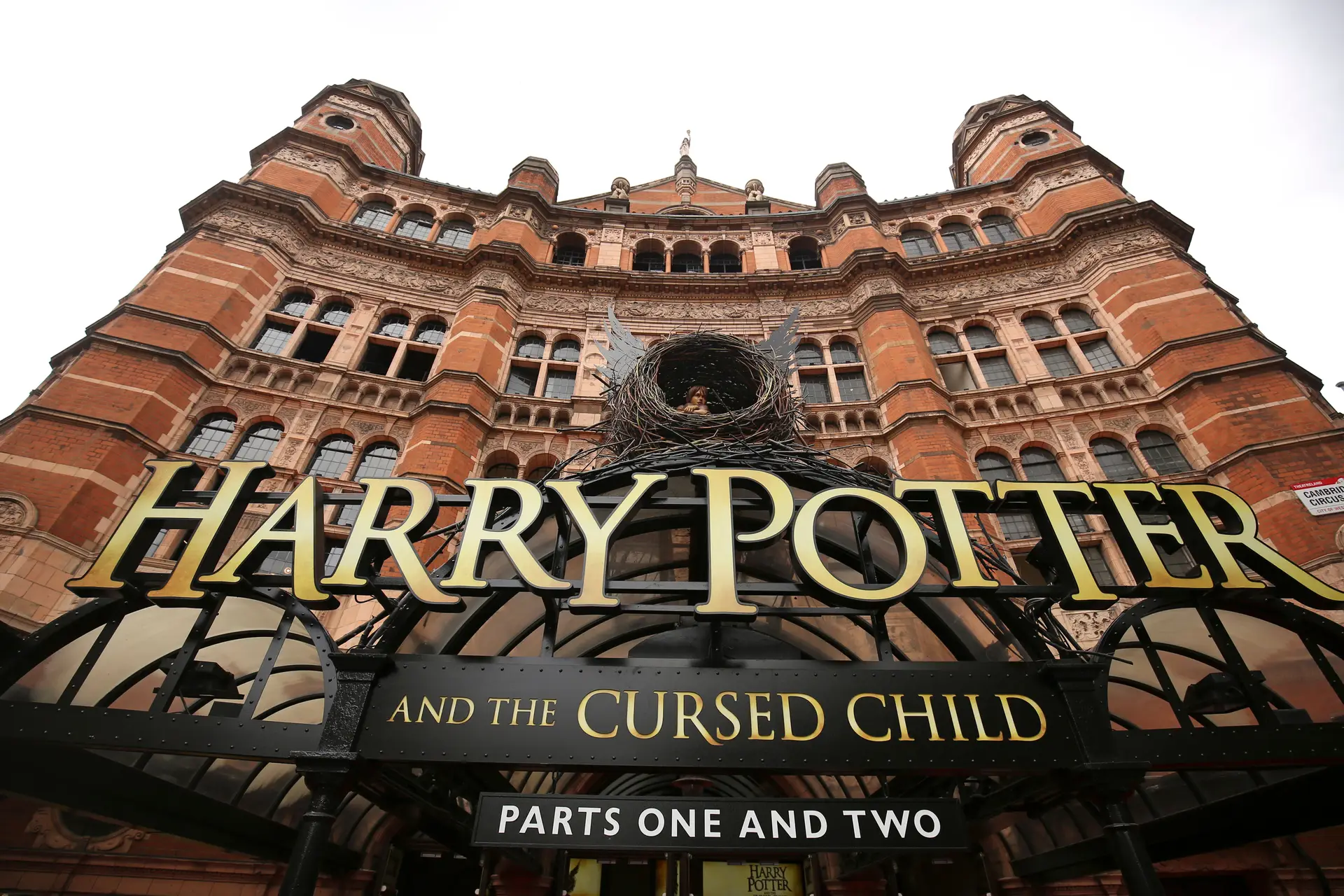 Peça "Harry Potter e a Criança Amaldiçoada" nomeada para prémios Olivier