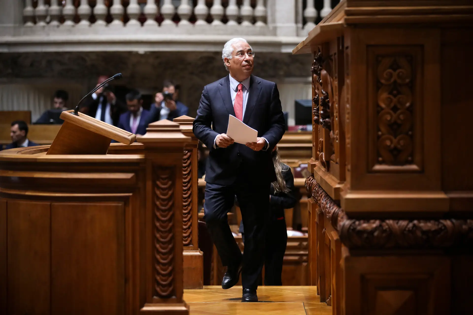 Política de educação é o tema do debate quinzenal de amanhã