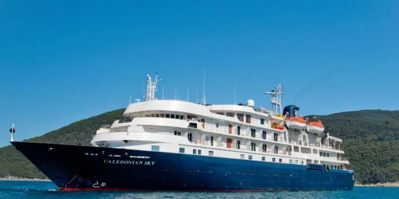 Navio de cruzeiro destrói parte de recife de coral na Indonésia