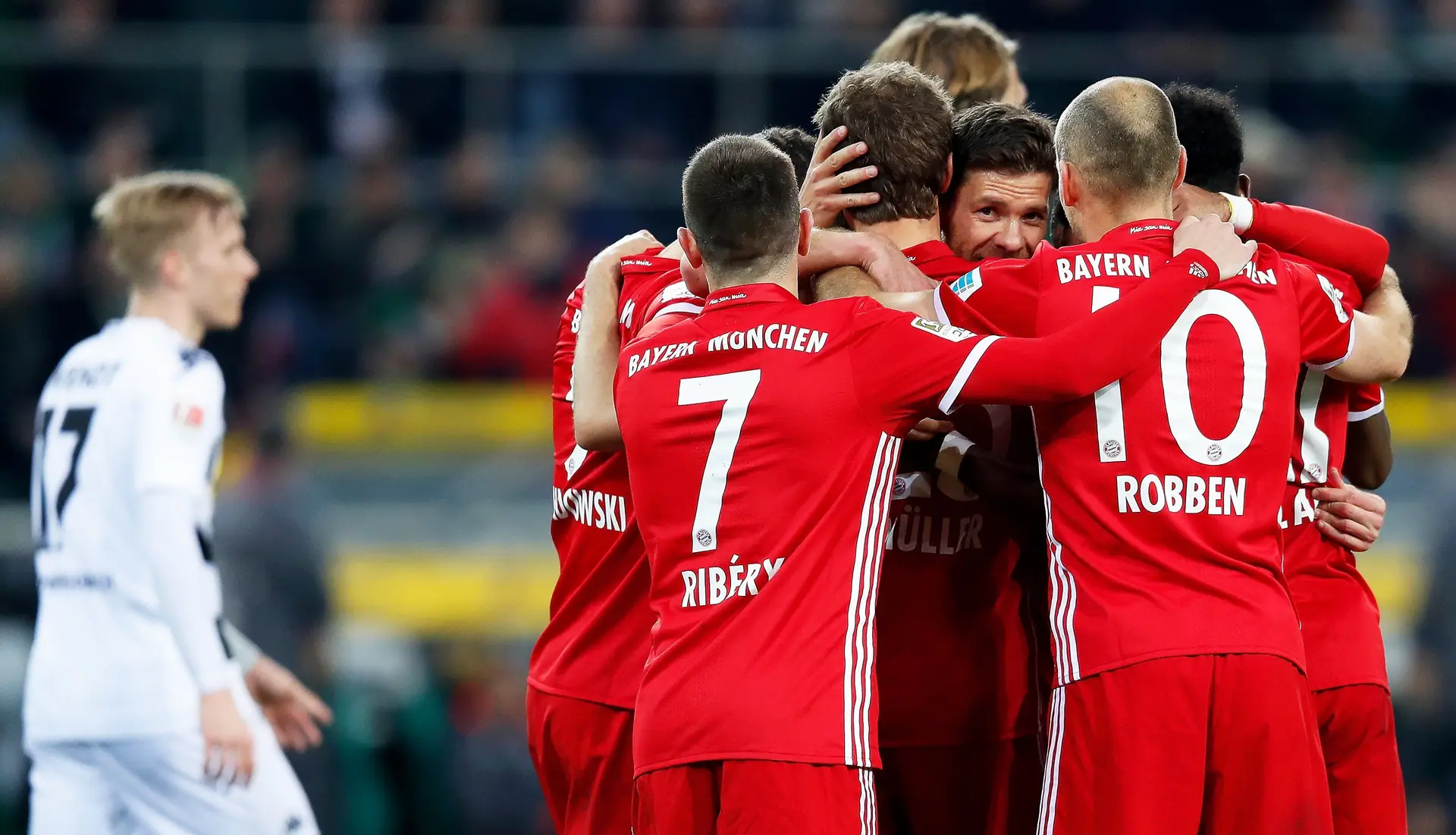 Bayern Munique vence Borussia Mönchengladbach e consolida liderança
