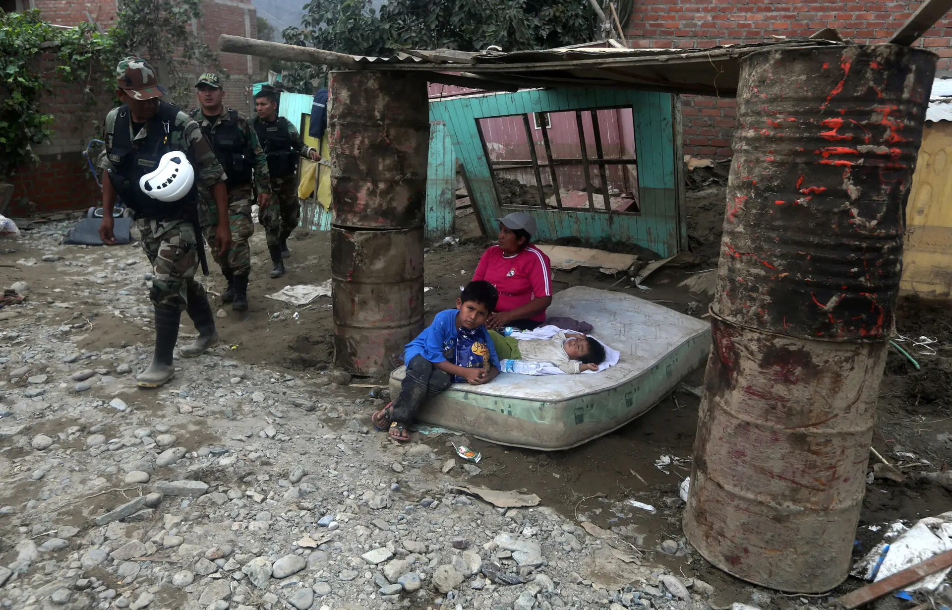 Inundações e deslizamentos de terras fazem mais de 70 mortos no Peru