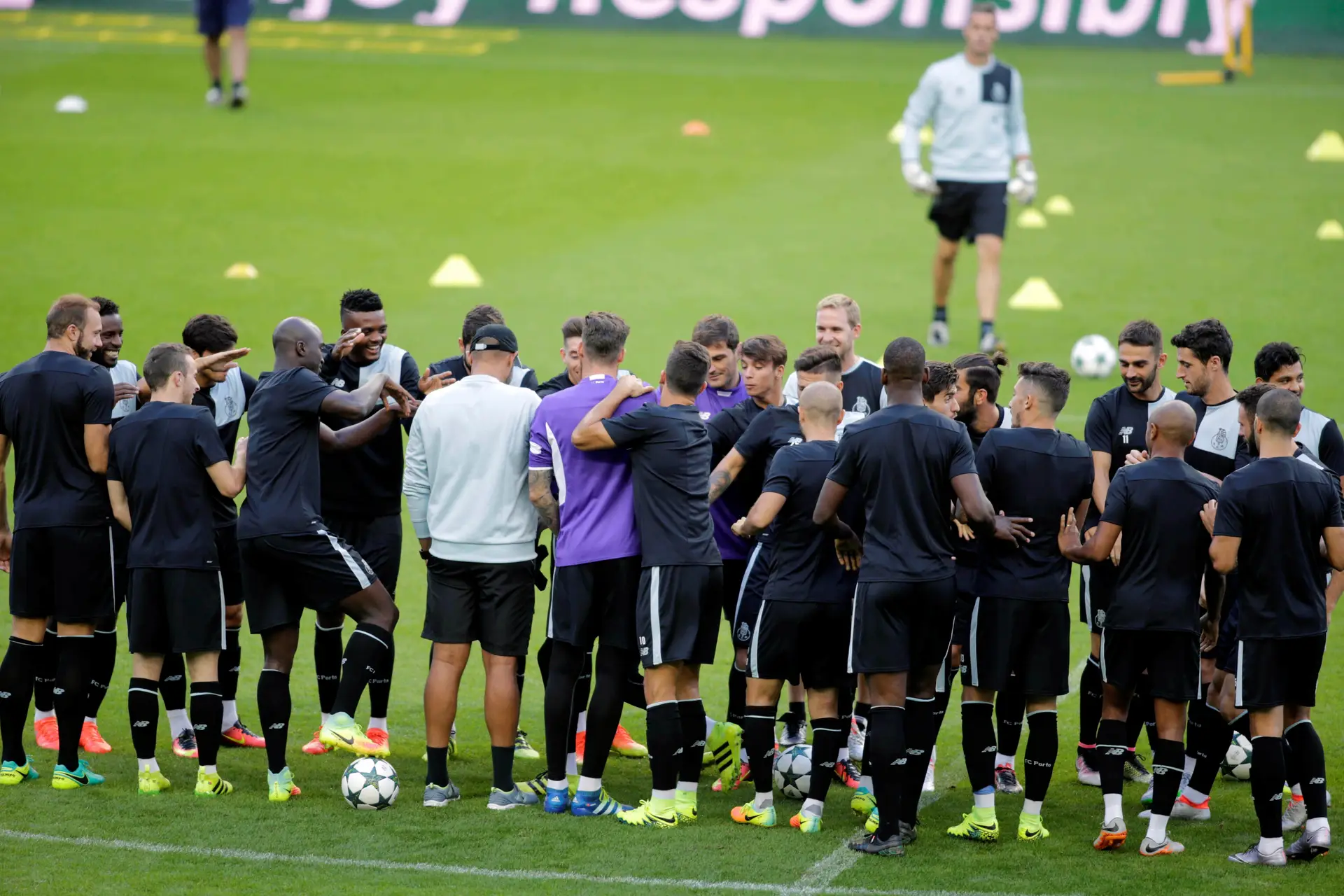 Danilo e André Silva de regresso aos treinos no FC Porto