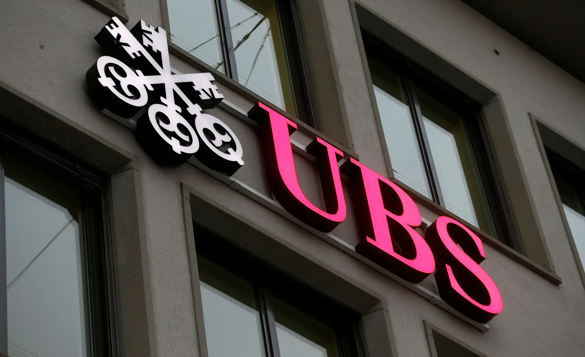 UBS negoceia compra do Credit Suisse