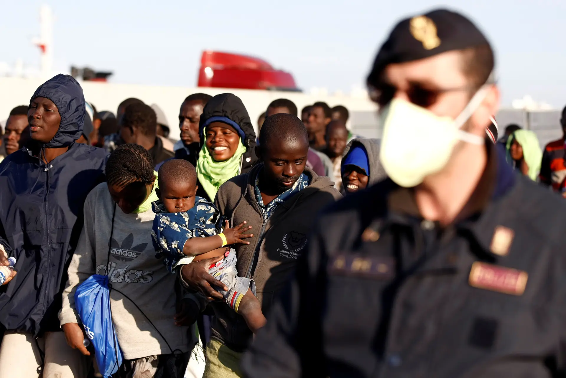 Mais de 5 mil migrantes resgatados do Mediterrâneo desde domingo