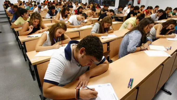 Conselho de Educação recomenda fim de nota mínima para acesso ao ensino superior