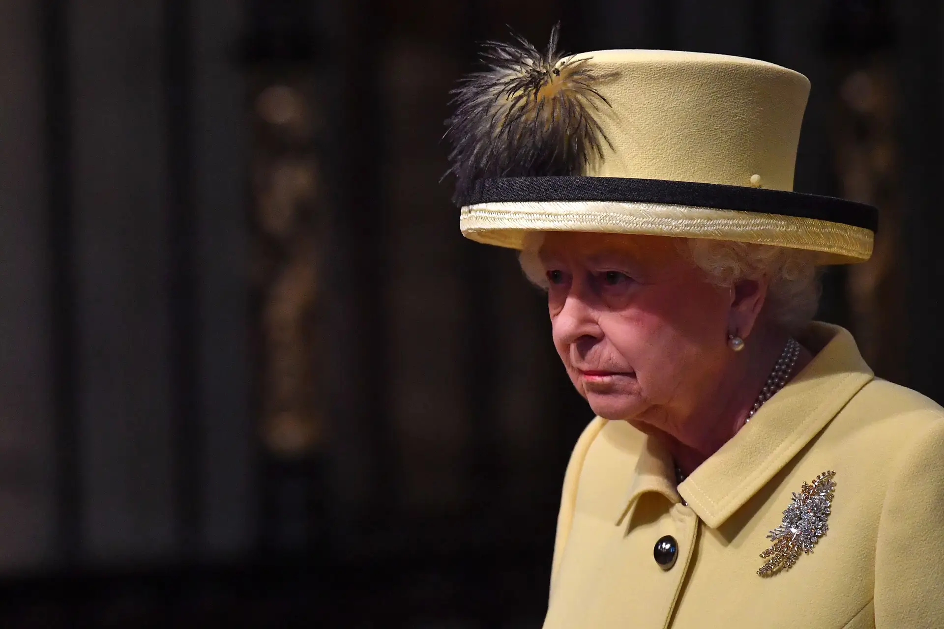 Rainha Isabel II cancela visita à Scotland Yard