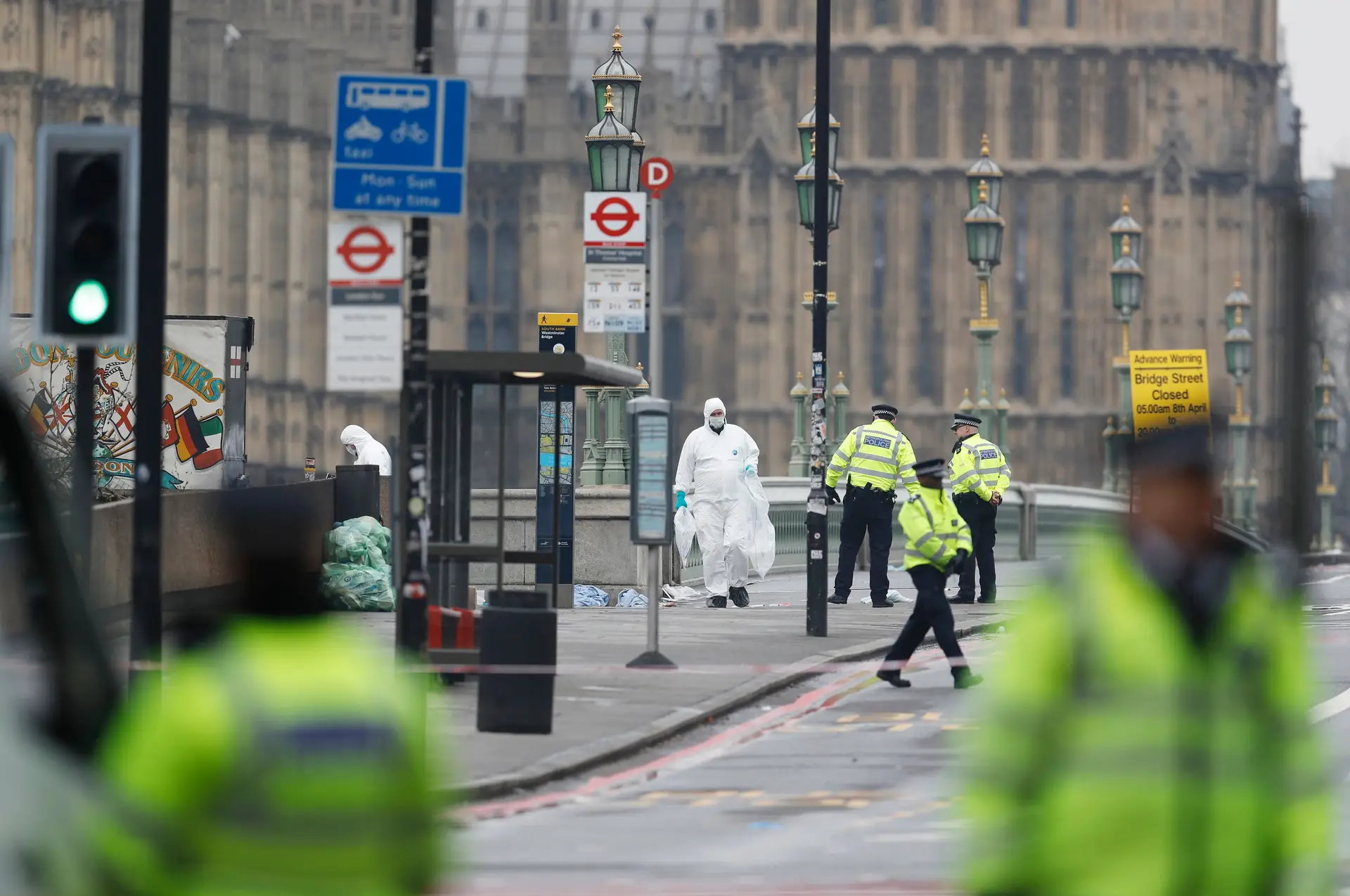 Polícia britânica faz oito detenções