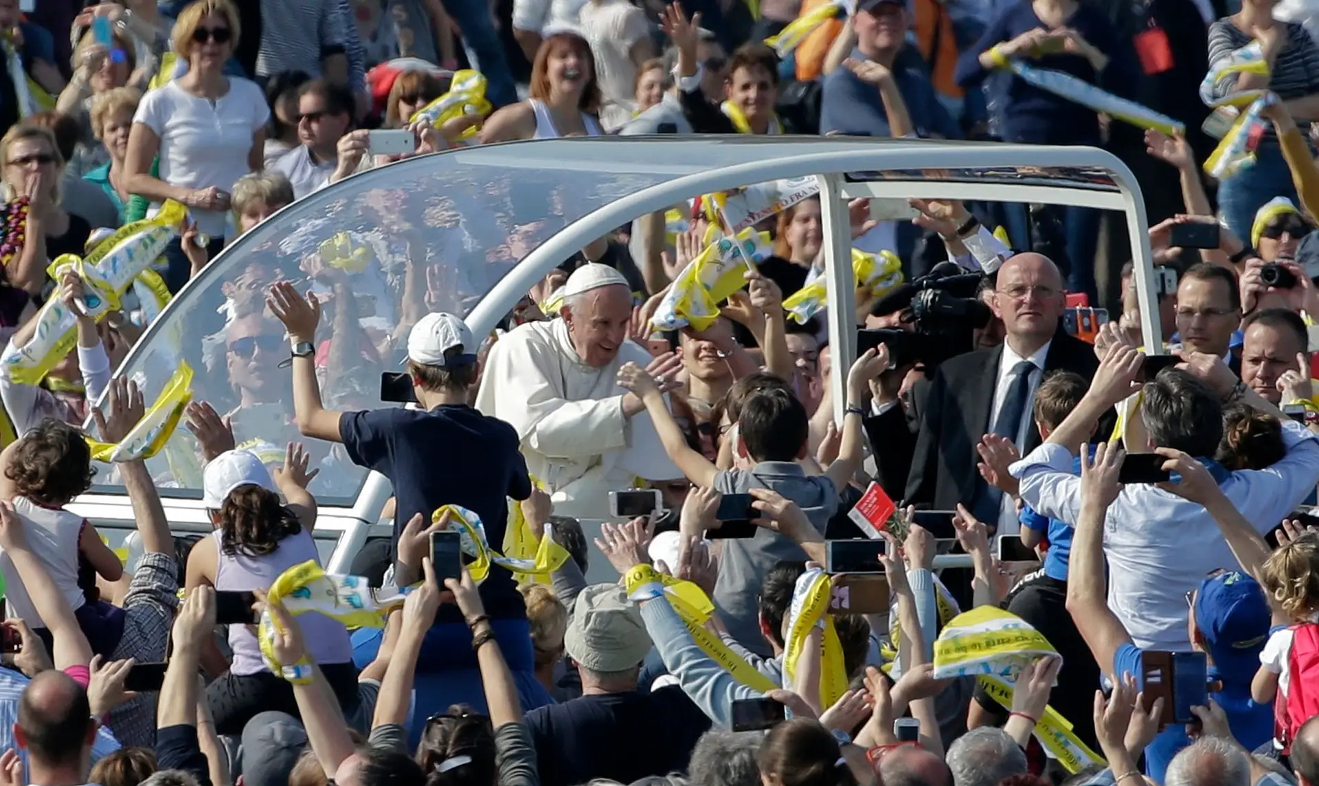 Um milhão de fiéis em Monza para missa do papa