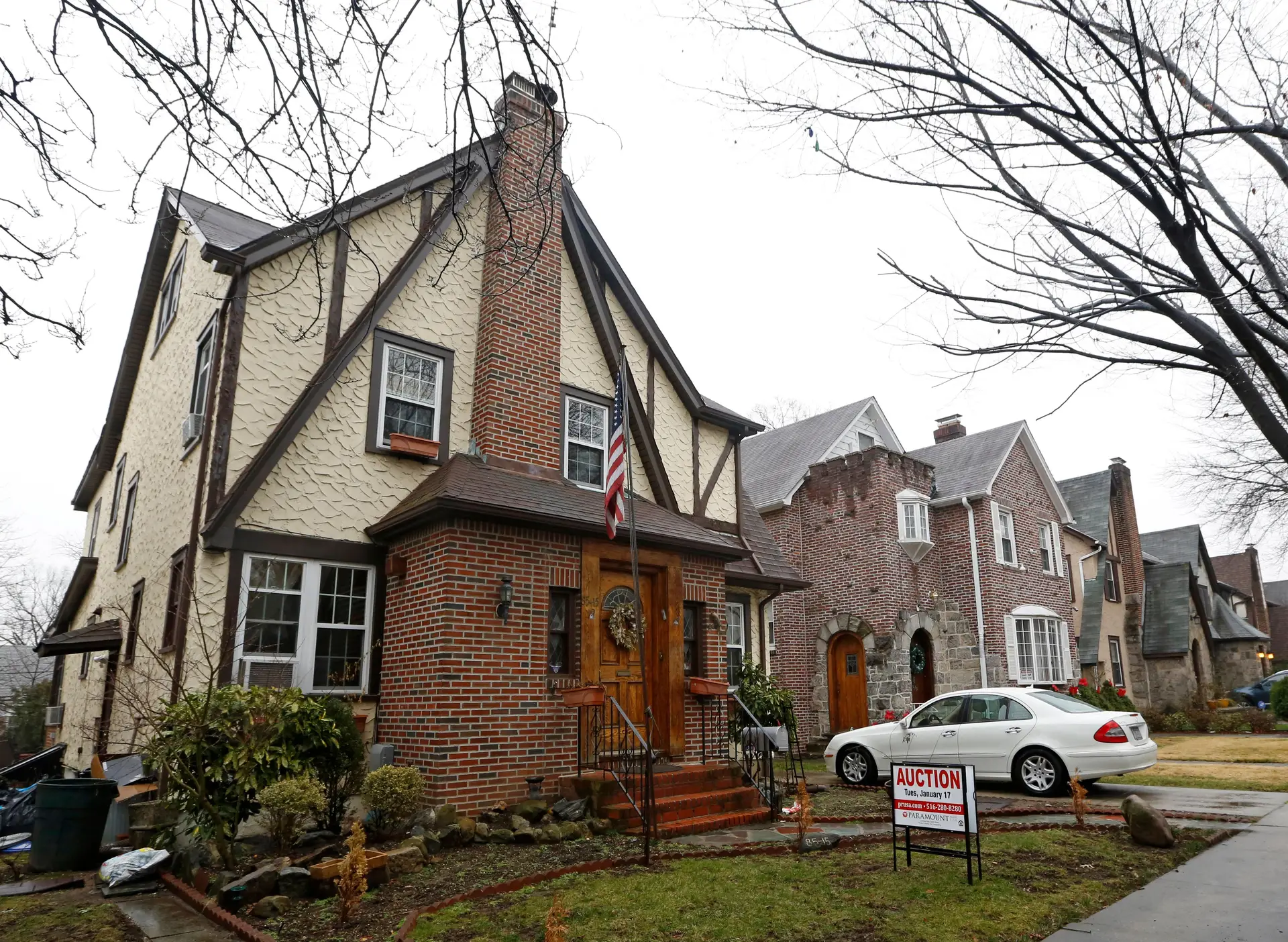 Casa onde Trump viveu vendida por 2,2 milhões de euros