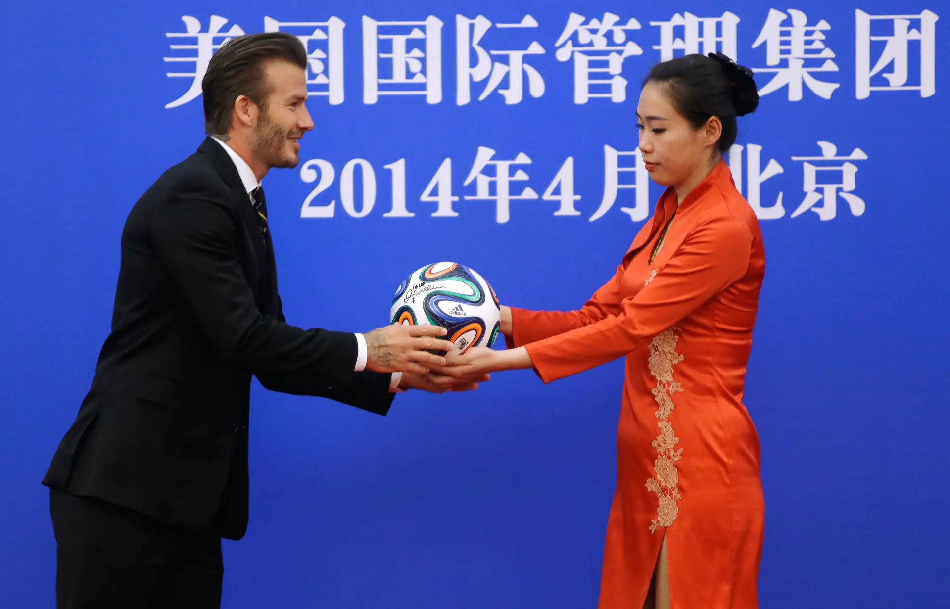Mensagem de Beckham sobre visita à China com imagens de Hong Kong gera polémica