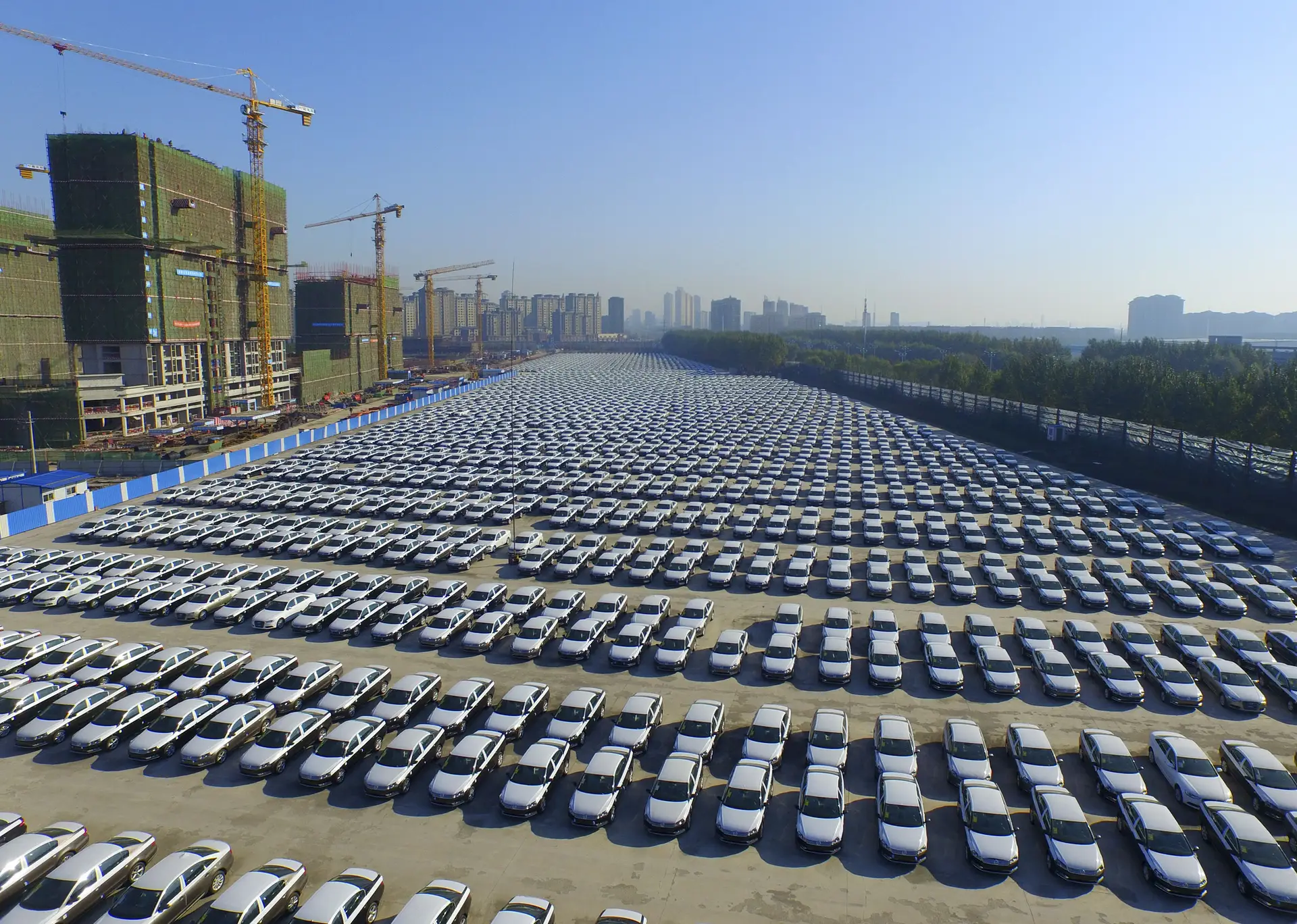 Mercedes e Volkswagen recolhem um milhão de veículos na China