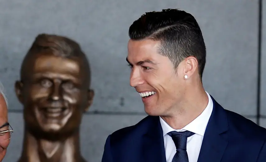 O que o mundo diz sobre o busto de Cristiano Ronaldo