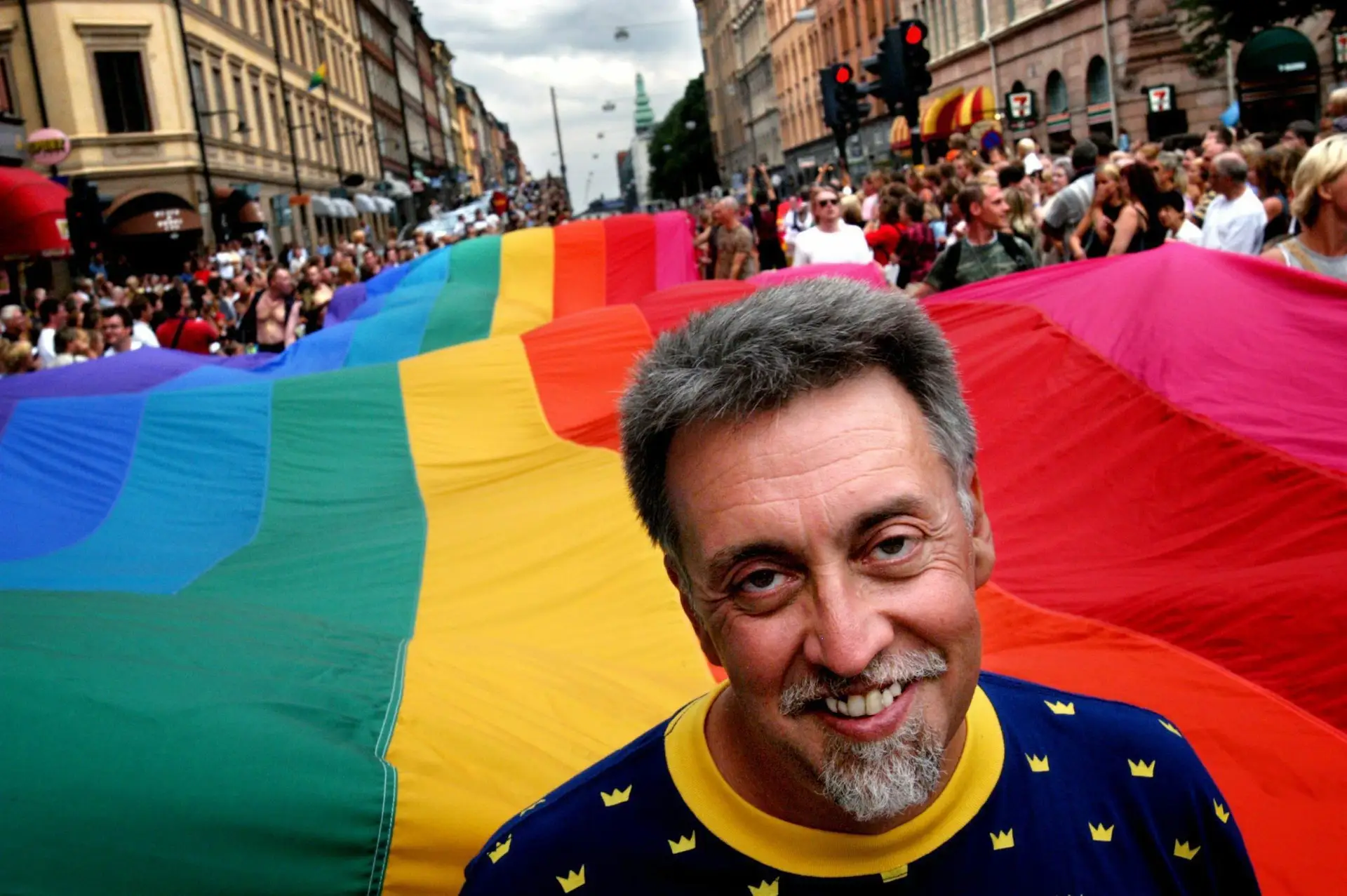 Gilbert Baker na Pride Parade de Estocolmo a 2 de agosto de 2003