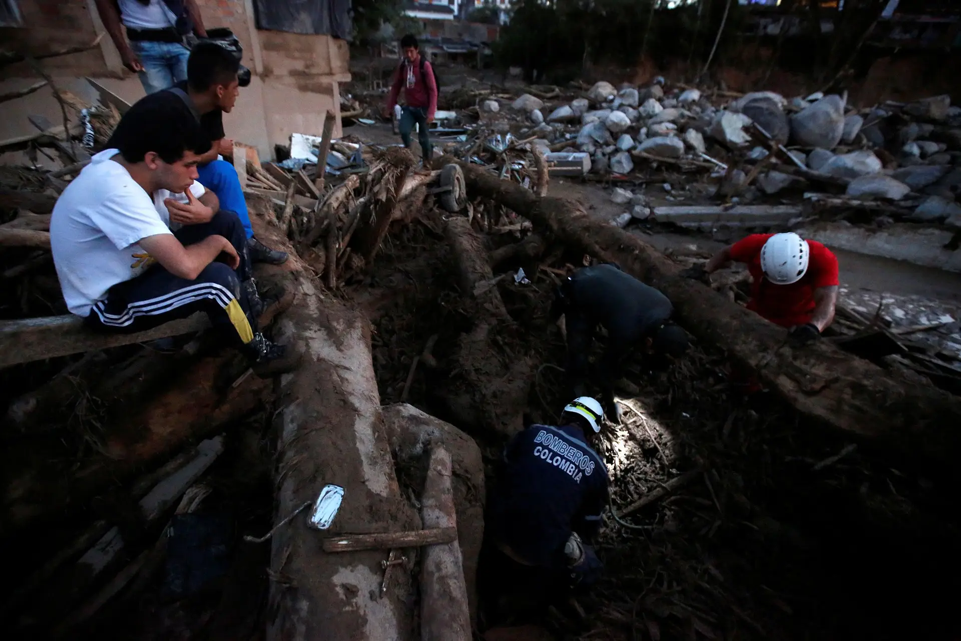206 mortos e mais de 220 desaparecidos na Colômbia