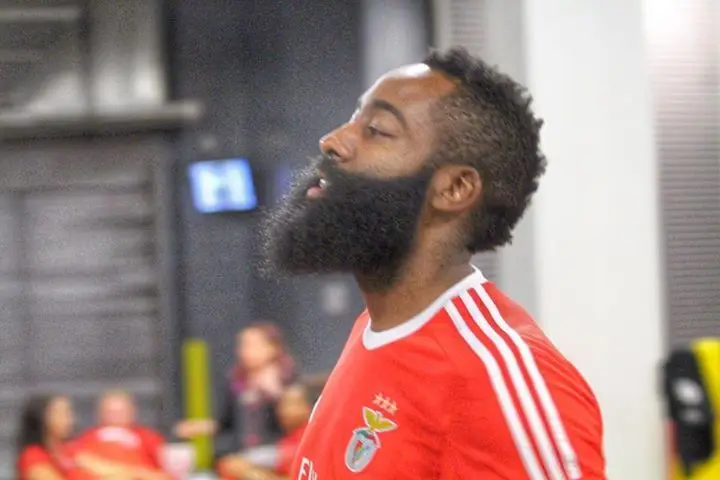 Estrela da NBA veste camisola do Benfica
