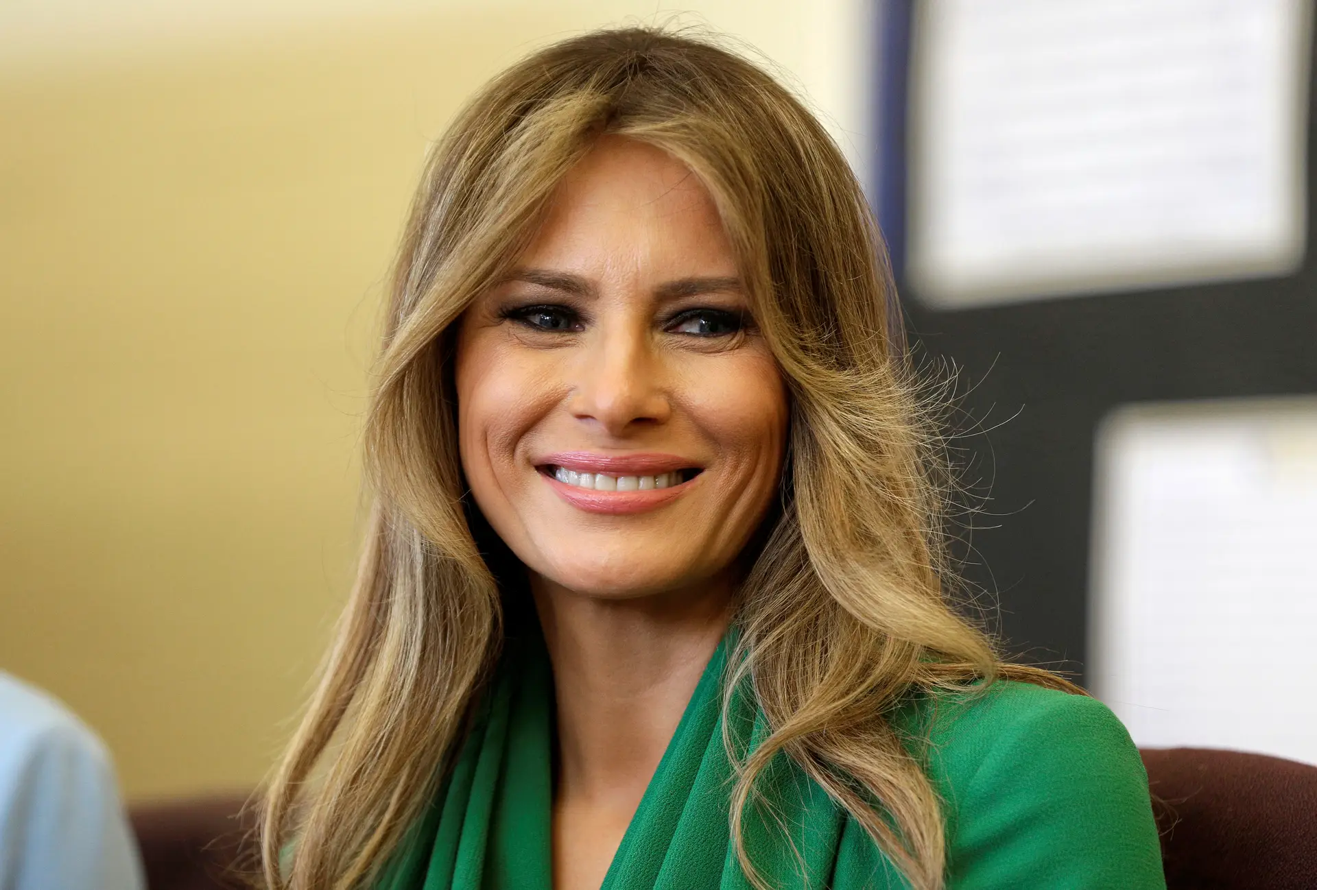 Jornal britânico pede desculpa e indemniza Melania Trump