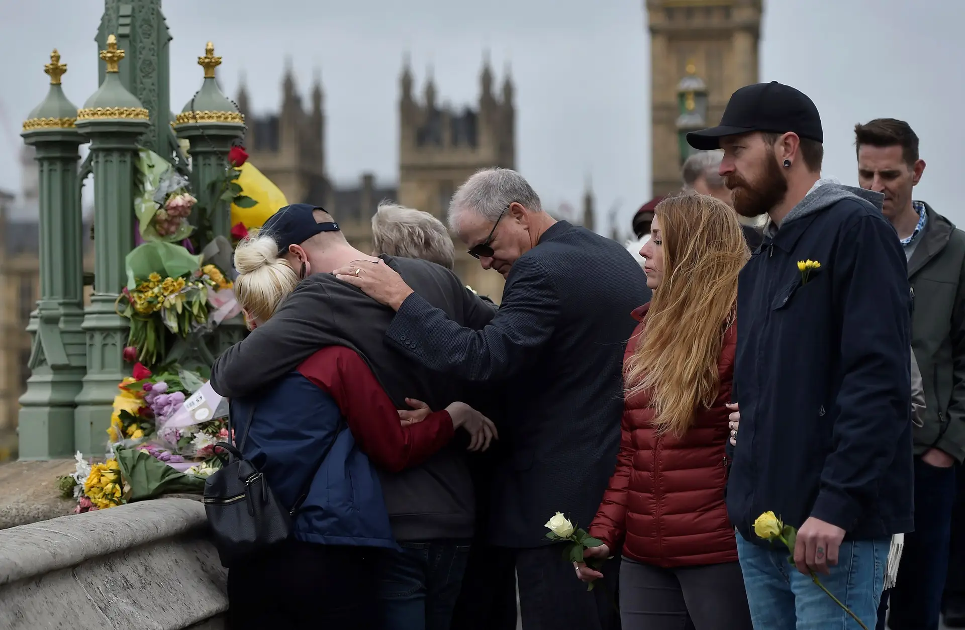 Morreu a turista que saltou da ponte de Westminster para fugir ao atentado em Londres