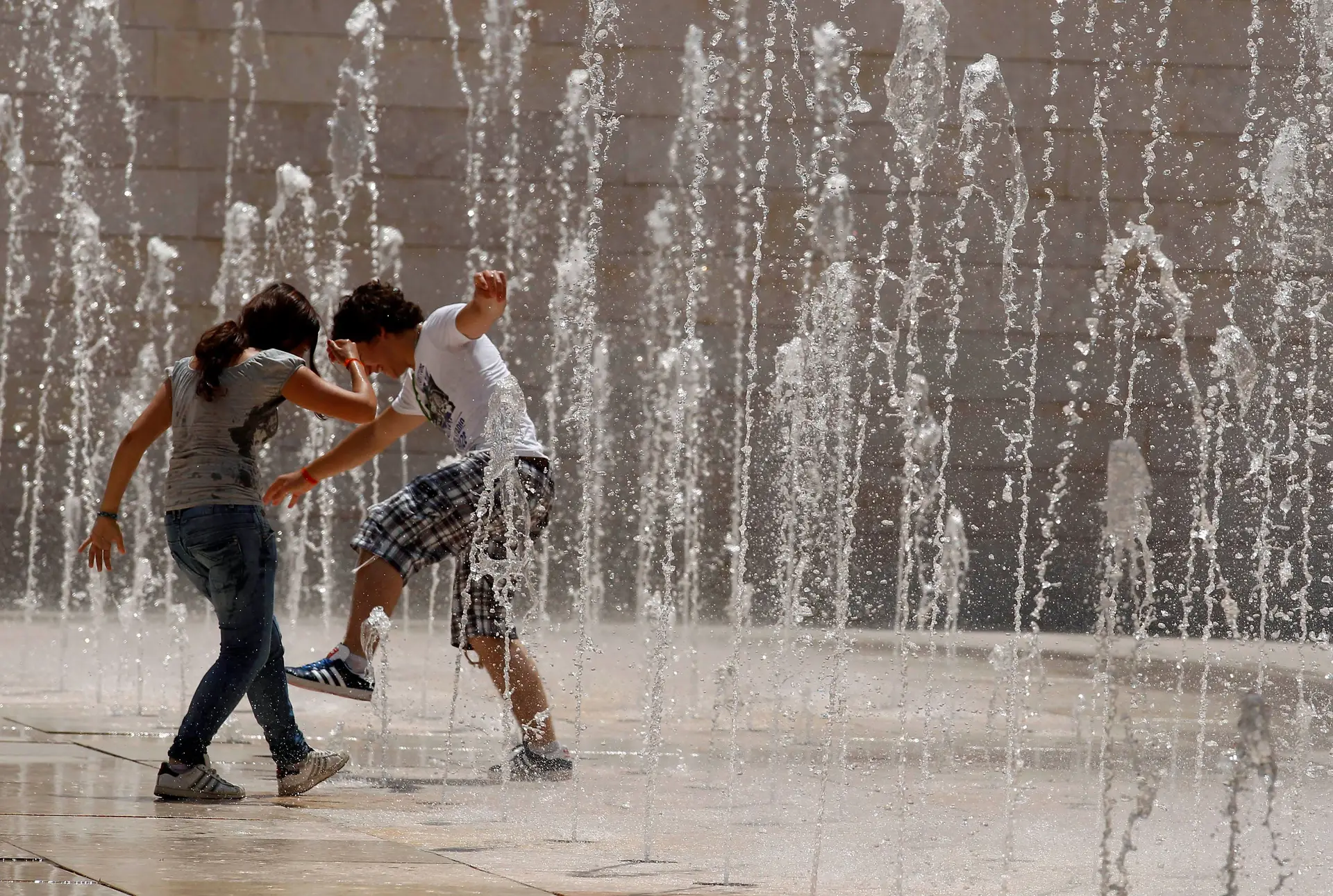 Temperaturas descem 2 a 5 graus no fim de semana